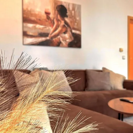 Designer-apartment Mit Balkon Und Kaffeebar, Elbnah *