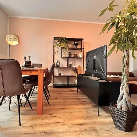 Designer-apartment Mit Balkon Und Kaffeebar, Elbnah *