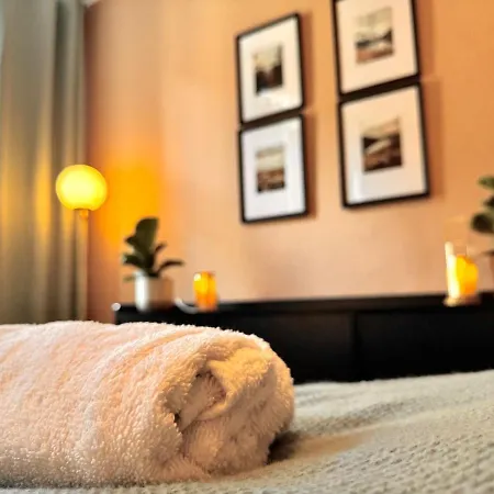 Designer-apartment Mit Balkon Und Kaffeebar, Elbnah *