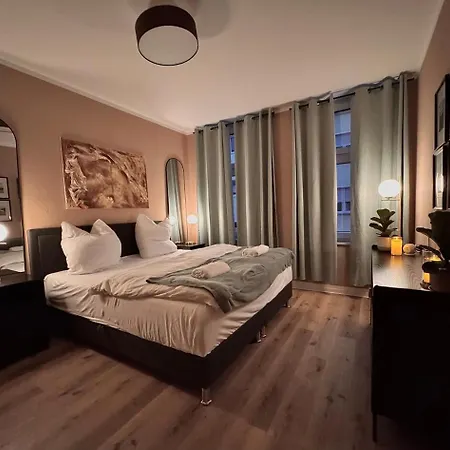 Designer-apartment Mit Balkon Und Kaffeebar, Elbnah *