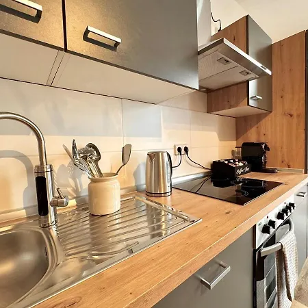Designer-apartment Mit Balkon Und Kaffeebar, Elbnah *