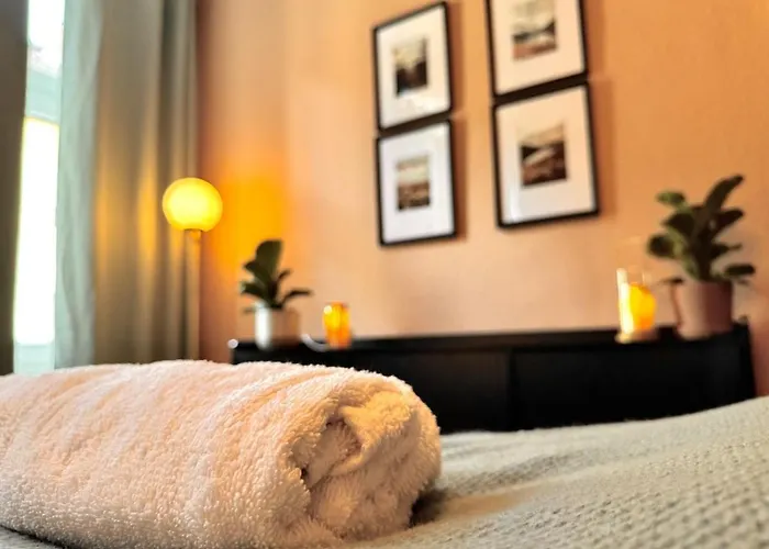 Designer-apartment Mit Balkon Und Kaffeebar, Elbnah *